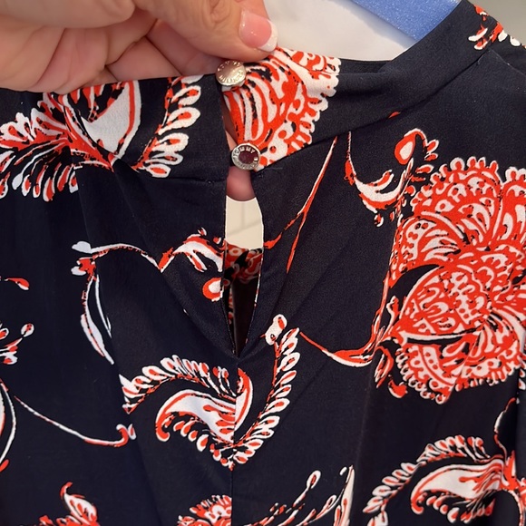 Beautiful sleeveless top - Picture 3 of 6